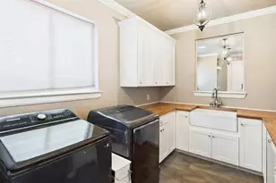 1201 E Iberian Ct, Granbury, TX 76048 - Photo 25