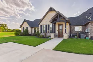 1201 E Iberian Ct, Granbury, TX 76048 - Photo 33