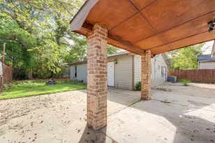 554 Pleasant Vista Dr, Dallas, TX 75217 - Photo 21