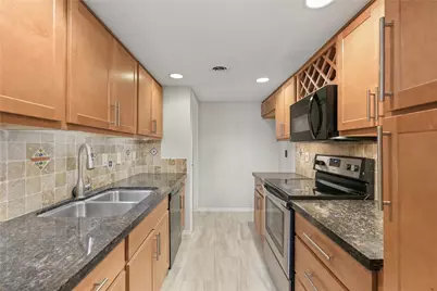 550 E Avenue J #B, Grand Prairie, TX 75050 - Photo 13