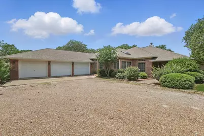 114 E Iriquois Drive, Gainesville, TX 76240 - Photo 1
