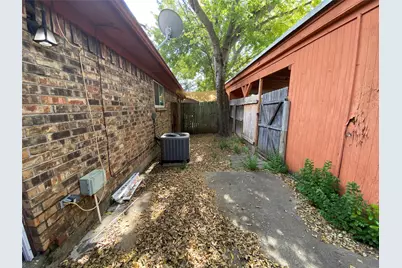 604 Lost Springs Court, Arlington, TX 76012 - Photo 17