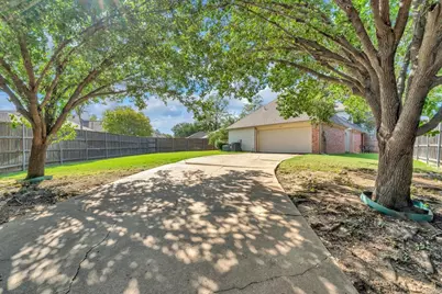 305 Moss Hill Road, Irving, TX 75063 - Photo 33
