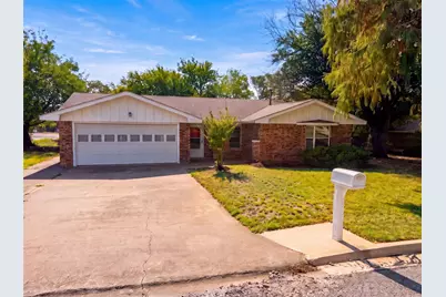 1509 Jefferson Street, Bowie, TX 76230 - Photo 1