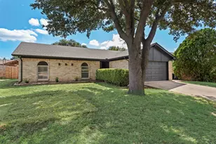 3021 Meadowmoor St, Fort Worth, TX 76133 - Photo 3