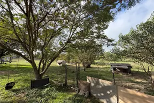609 E Lumpkin St, Meridian, TX 76665 - Photo 3