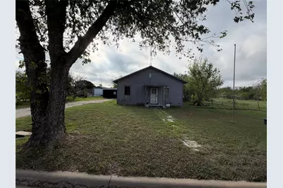 609 E Lumpkin Street, Meridian, TX 76665 - Photo 1