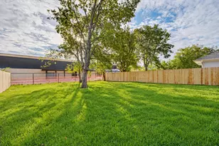 1328 Franklin Ave, Bonham, TX 75418 - Photo 25