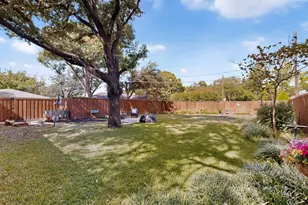 910 Sharpshire St, Grand Prairie, TX 75050 - Photo 35