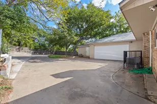 2861 W 9th St, Dallas, TX 75211 - Photo 33