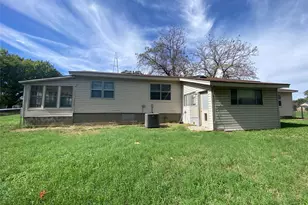 415 S Union St, Montague, TX 76251 - Photo 3