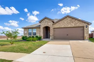 1804 Duskwood Dr, Lancaster, TX 75146 - Photo 1