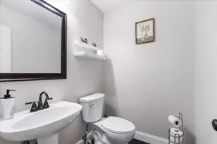 1047 Stream Dr, Grand Prairie, TX 75052 - Photo 9