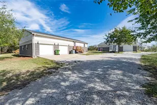 211 E Bay Dr, Bridgeport, TX 76426 - Photo 11