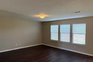 7961 Meadow Spring Ln, Fort Worth, TX 76120 - Photo 5