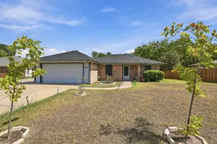 1307 Berry Dr, Cleburne, TX 76033 - Photo 3