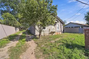 405 N Atlantic St, Cleburne, TX 76031 - Photo 3