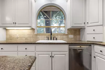 207 Westlane Circle, Woodway, TX 76712 - Photo 17