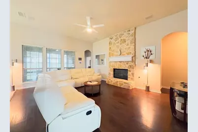 717 Keswick Drive, DeSoto, TX 75115 - Photo 13