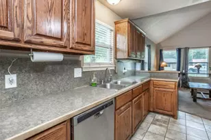 406 W Elm St, Collinsville, TX 76233 - Photo 7