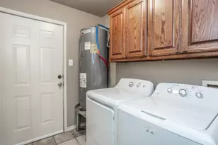 406 W Elm St, Collinsville, TX 76233 - Photo 11