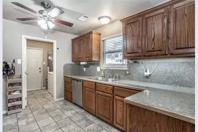 406 W Elm Street, Collinsville, TX 76233 - Photo 9