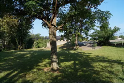 402 E College St, Canton, TX 75103 - Photo 27