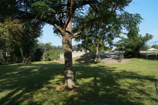 402 E College St, Canton, TX 75103 - Photo 27