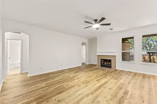 401 Hidden Knoll Dr, Burleson, TX 76028 - Photo 5