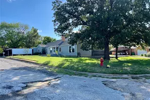 603 W Cedar St, Nocona, TX 76255 - Photo 1