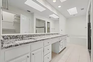 5825 Preston Valley Dr, Dallas, TX 75240 - Photo 29