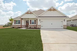 303 Sam Dr, Hillsboro, TX 76645 - Photo 1