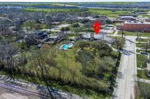 1202 S Lindsay St, Gainesville, TX 76240 - Photo 11