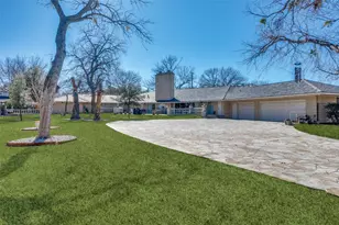 1202 S Lindsay St, Gainesville, TX 76240 - Photo 7