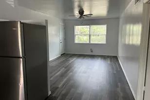 2266 W Oak St, Denton, TX 76201 - Photo 5