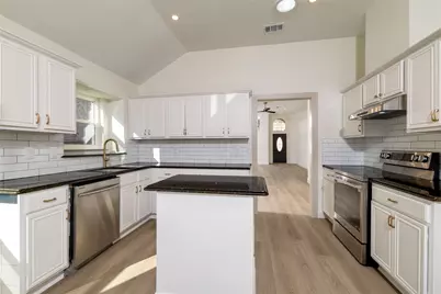 2048 Bay View Drive, Irving, TX 75060 - Photo 15