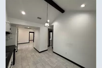 300 Avenue B, Ennis, TX 75119 - Photo 5