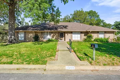 1300 Lexington Drive, Corsicana, TX 75110 - Photo 1