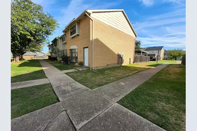 99 W Mountain Creek Drive, Grand Prairie, TX 75052 - Photo 3
