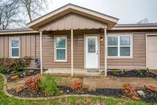 533 NW Lorna St, Burleson, TX 76028 - Photo 3