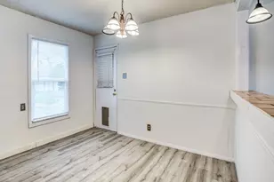 533 NW Lorna St, Burleson, TX 76028 - Photo 9
