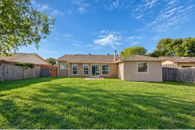 3018 Meadow Creek Court, Grand Prairie, TX 75052 - Photo 23