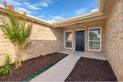 3018 Meadow Creek Court, Grand Prairie, TX 75052 - Photo 3