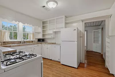 714 E 9th Street, Bonham, TX 75418 - Photo 11