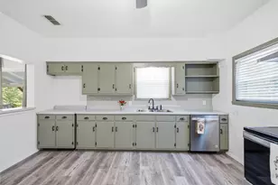 476 E Church St, Bluff Dale, TX 76433 - Photo 11