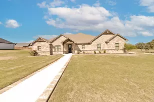 1610 N Mason St, Bowie, TX 76230 - Photo 1