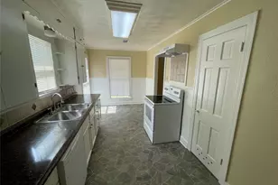 1033 N Lockhart St, Sherman, TX 75092 - Photo 5