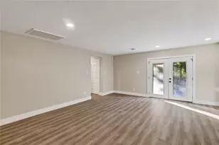 209 W 9th St, Kemp, TX 75143 - Photo 11