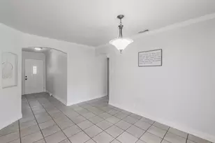 820 SW Southridge Dr, Burleson, TX 76028 - Photo 9