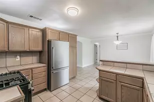 820 SW Southridge Dr, Burleson, TX 76028 - Photo 13